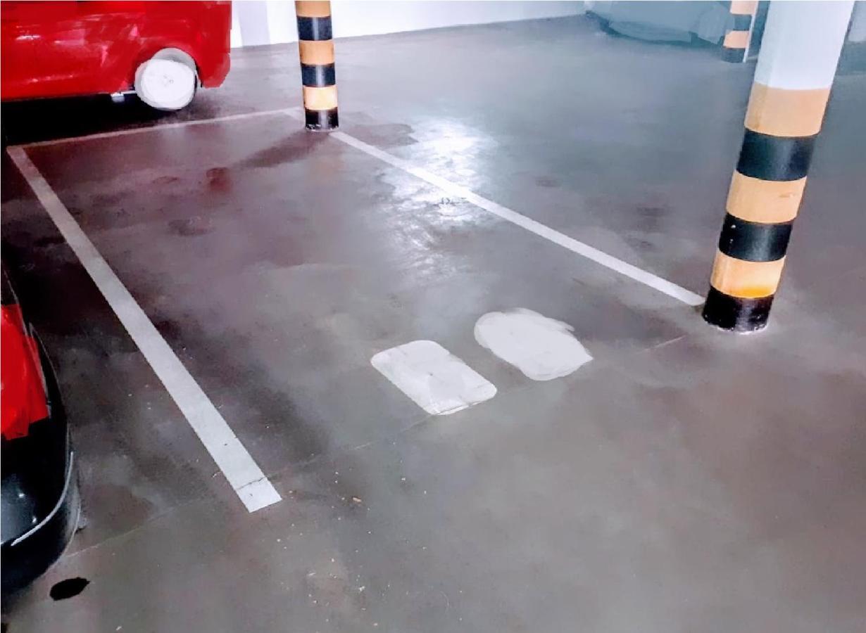 Room & Parking Assistance Praga Exterior foto