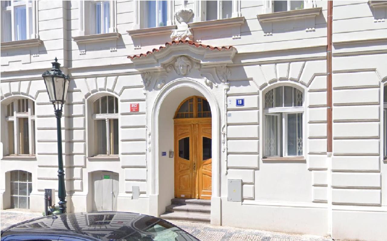 Room & Parking Assistance Praga Exterior foto