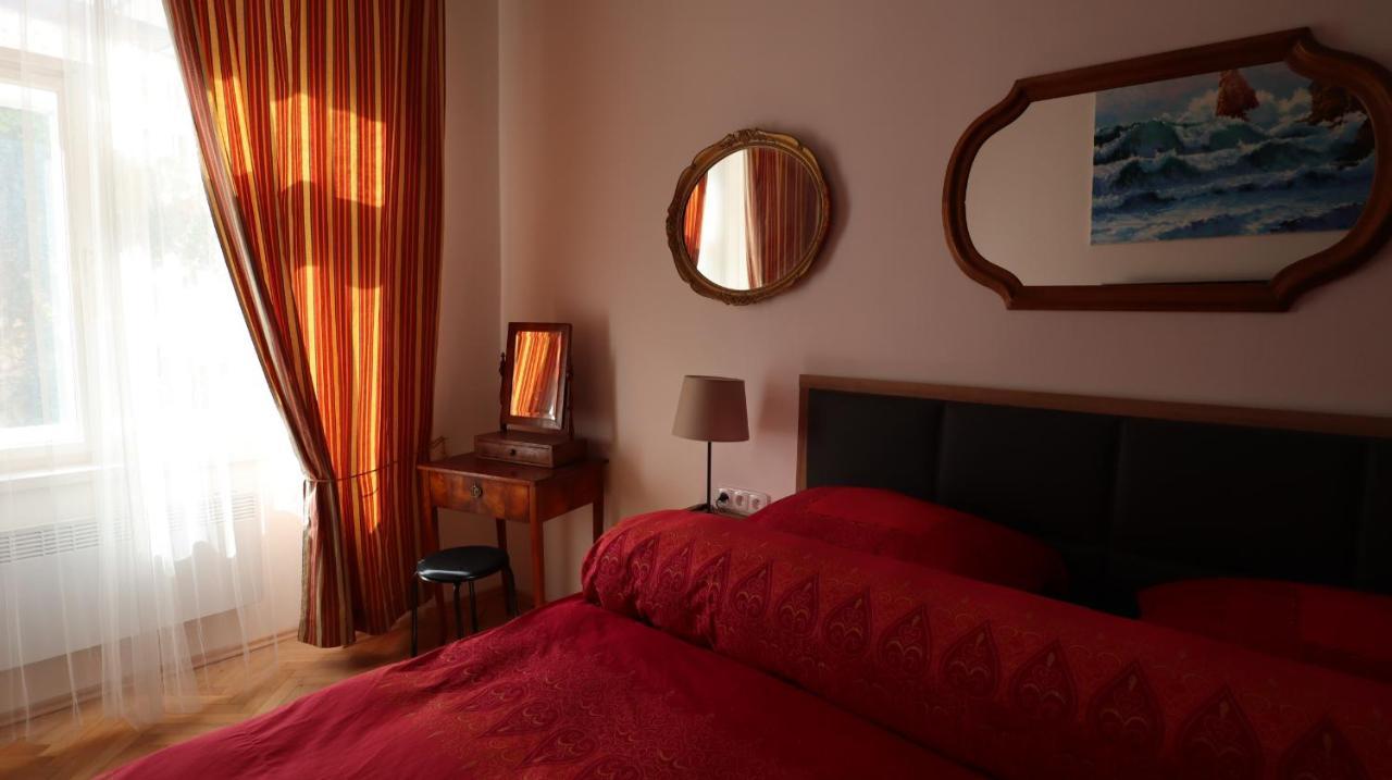 Room & Parking Assistance Praga Exterior foto