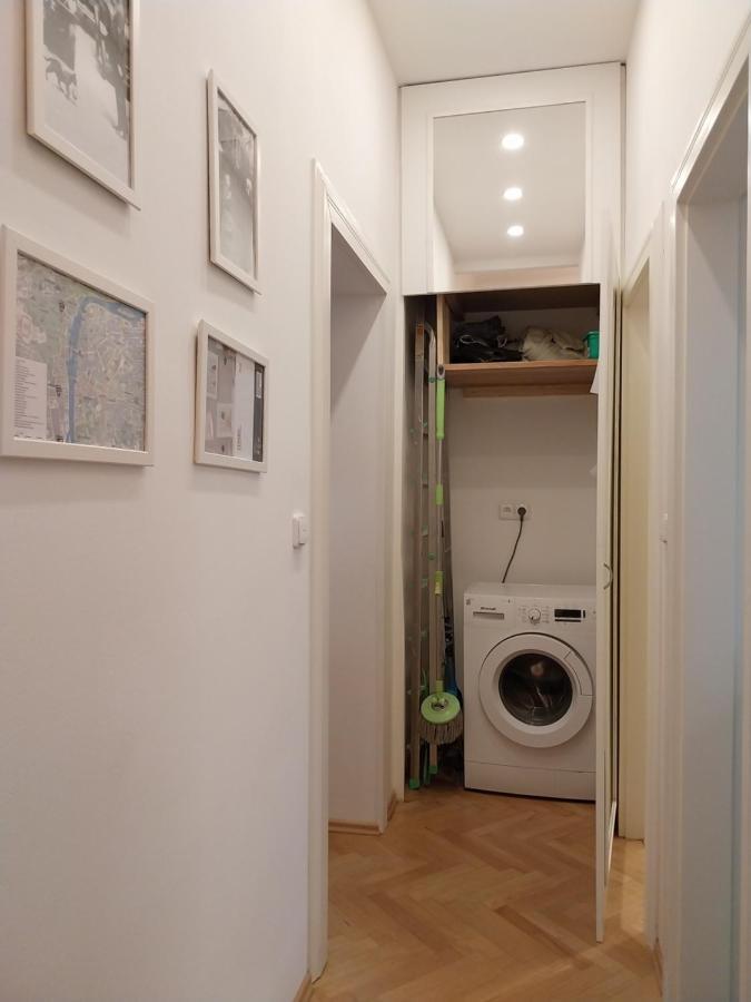 Room & Parking Assistance Praga Exterior foto