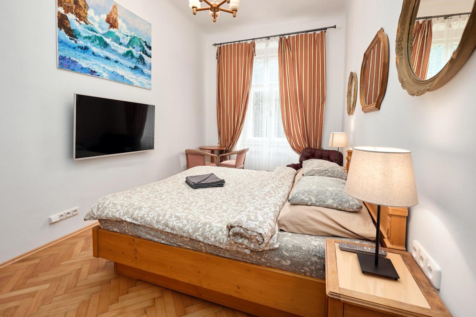 Room & Parking Assistance Praga Exterior foto