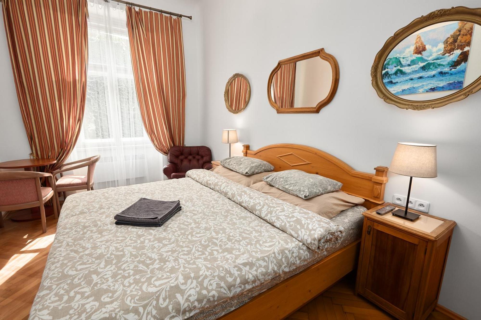 Room & Parking Assistance Praga Exterior foto