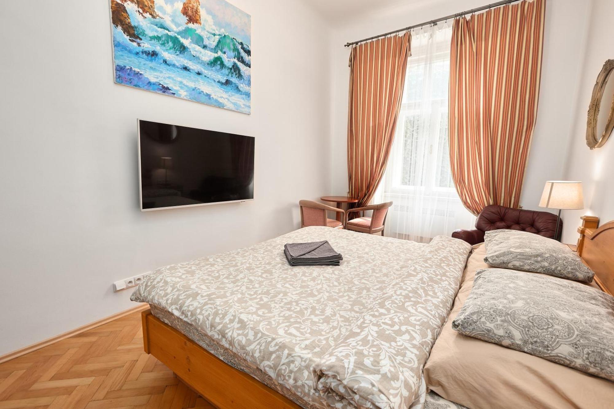 Room & Parking Assistance Praga Exterior foto