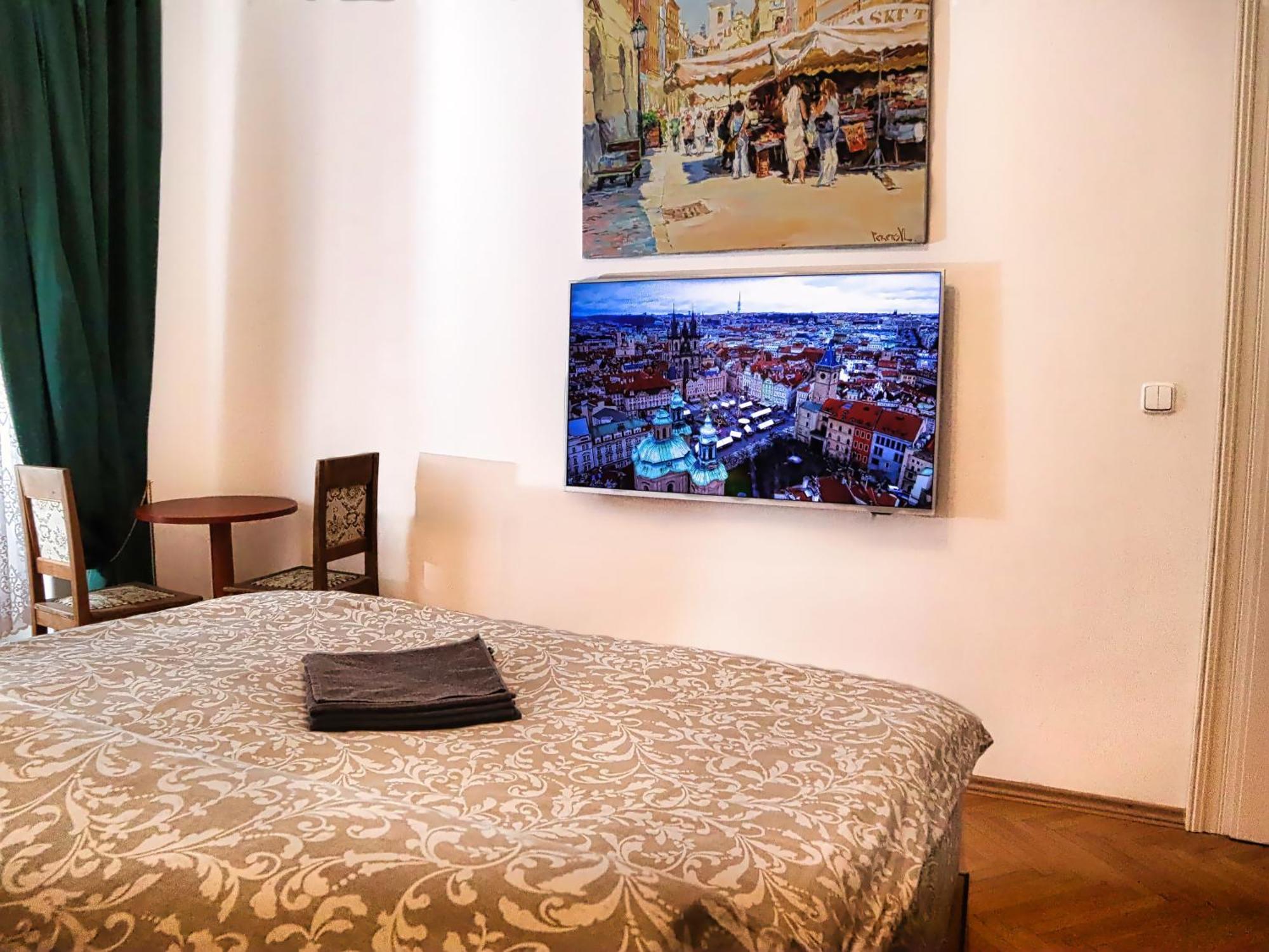 Room & Parking Assistance Praga Exterior foto